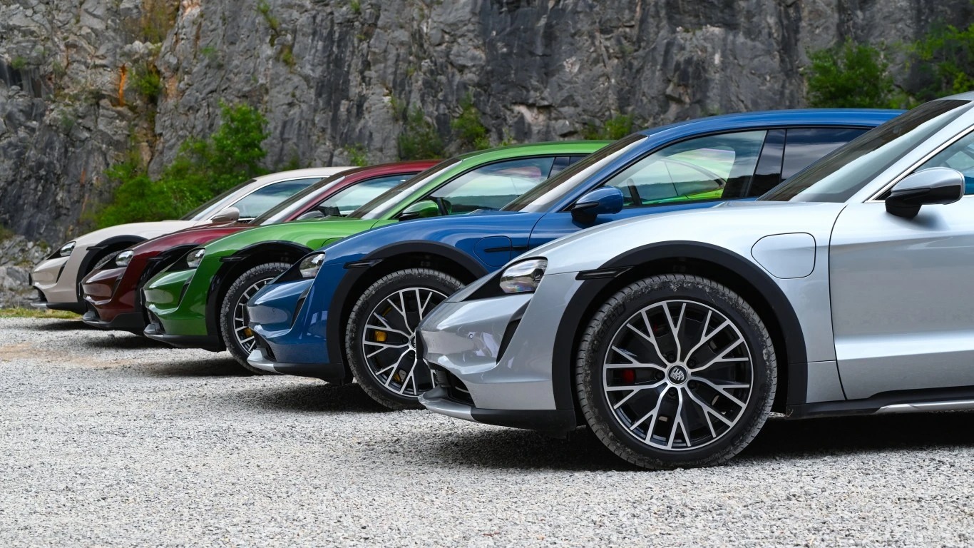 Porsche Cars North America Sets New Record For Retail Deliveries In
